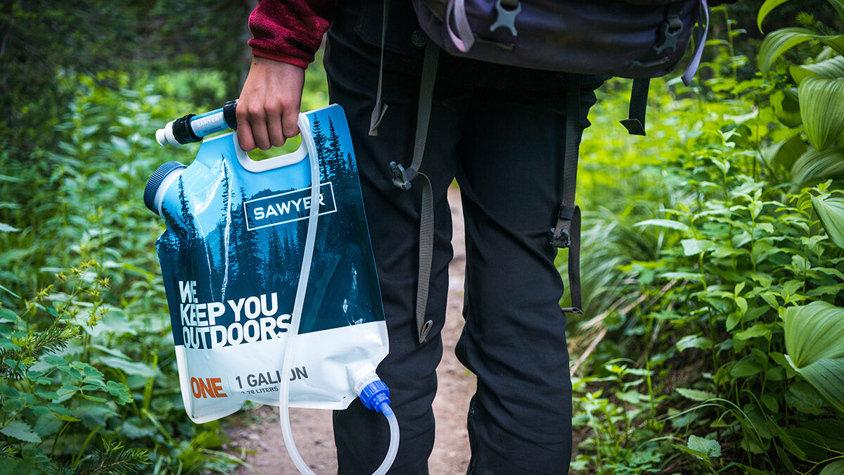 Person easily carrying a Sawyer water filter and bag